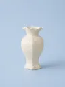 مزهرية بيضاء كلاسيكية